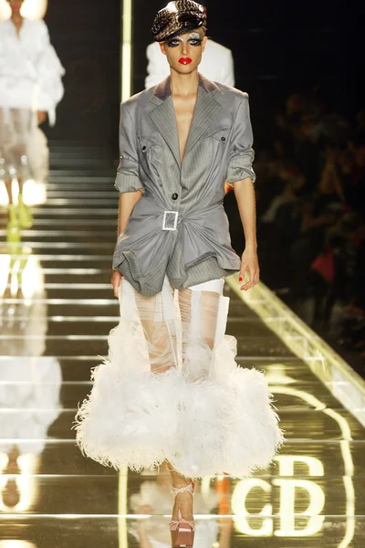 Look 15